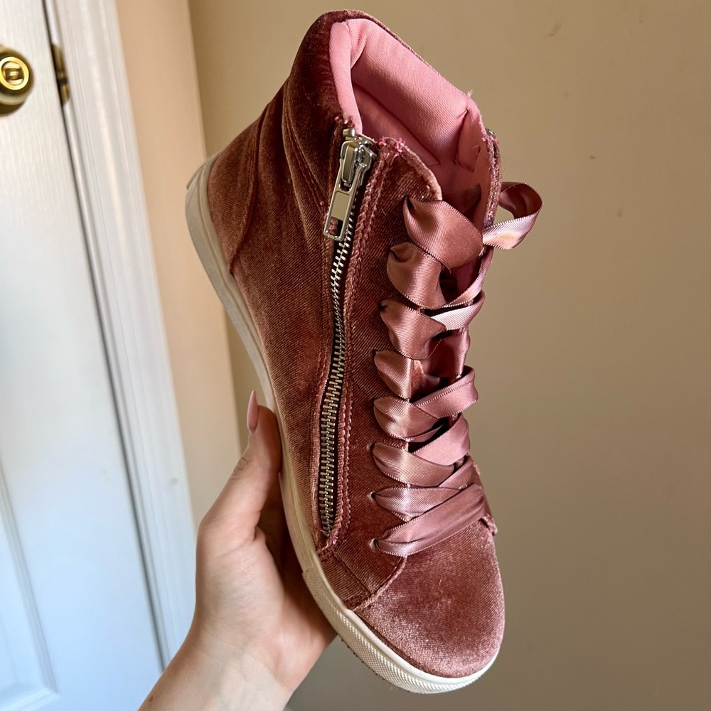 Steve Madden Pink Suede Sneakes